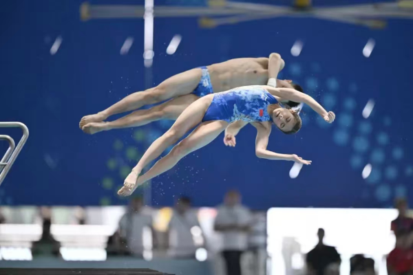 正规股票配资官网入口 15岁的谢佩铃，花都首位跳水世锦赛冠军！